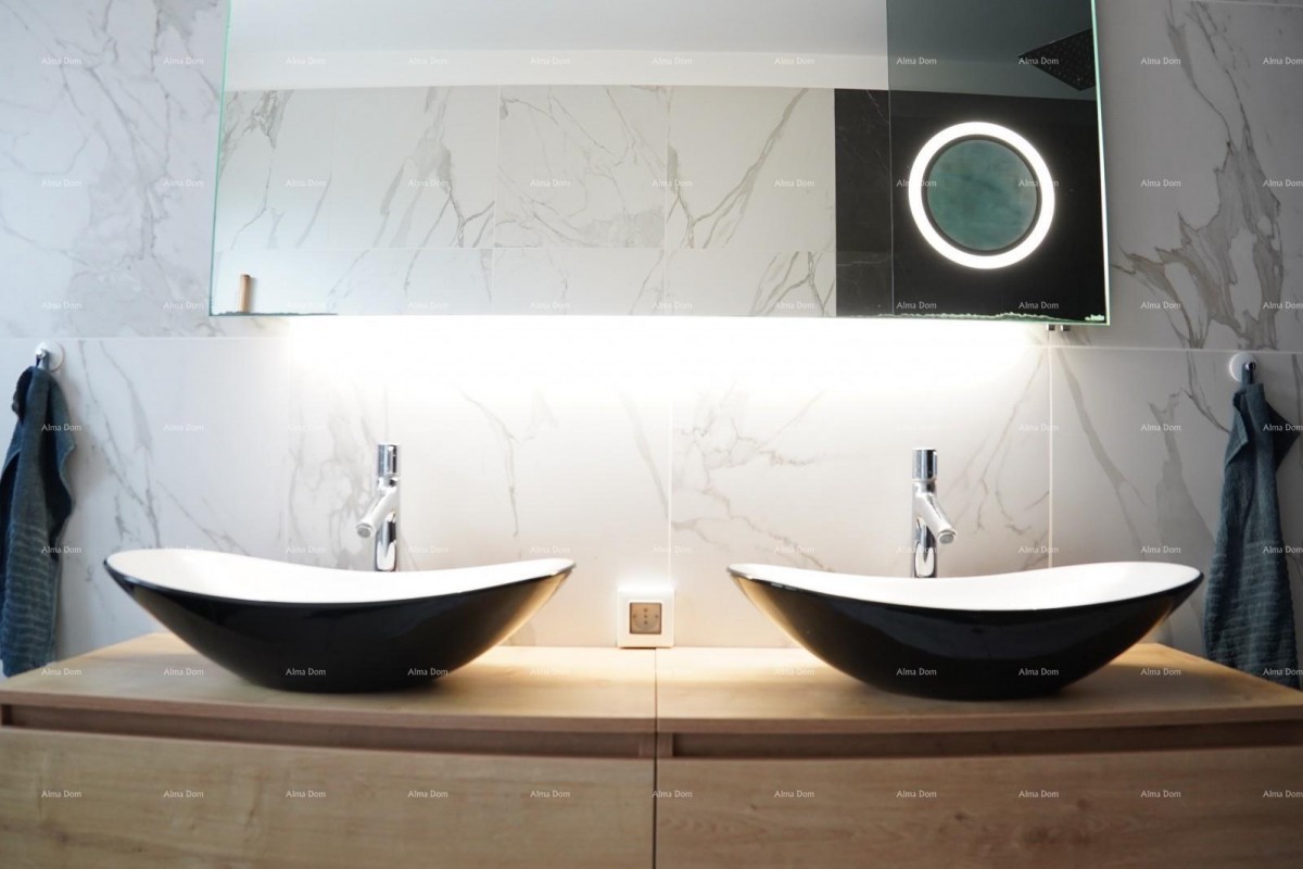 Rovinj. Apartment on the first floor of the house 10