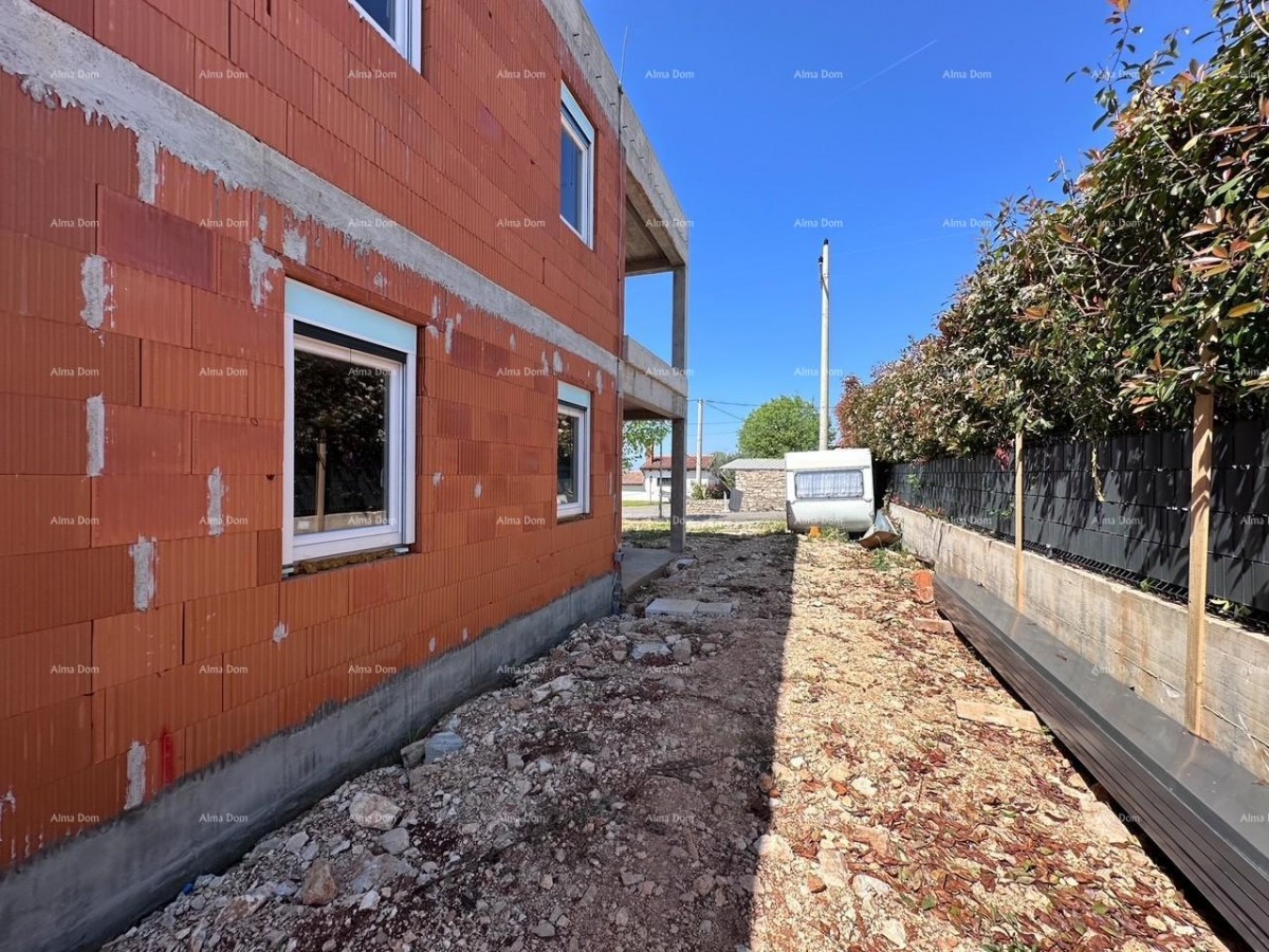 Umag.Продается сдвоенный дом на стадии черновой отделки 2