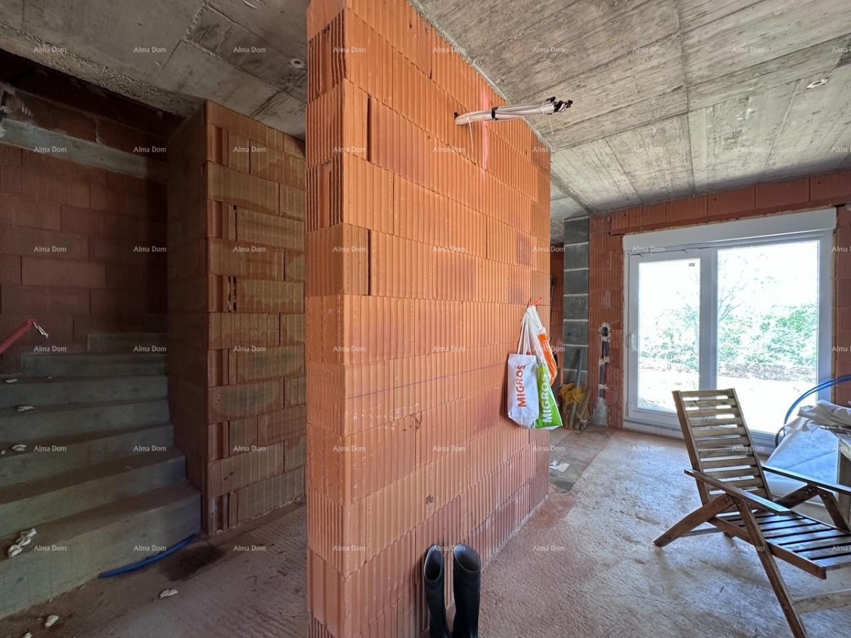 Umag.Продается сдвоенный дом на стадии черновой отделки 3