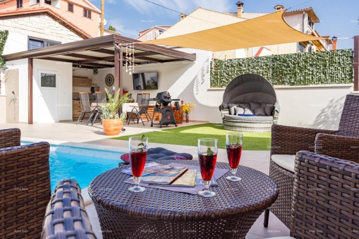 We are selling a beautiful villa in Rovinj. 11