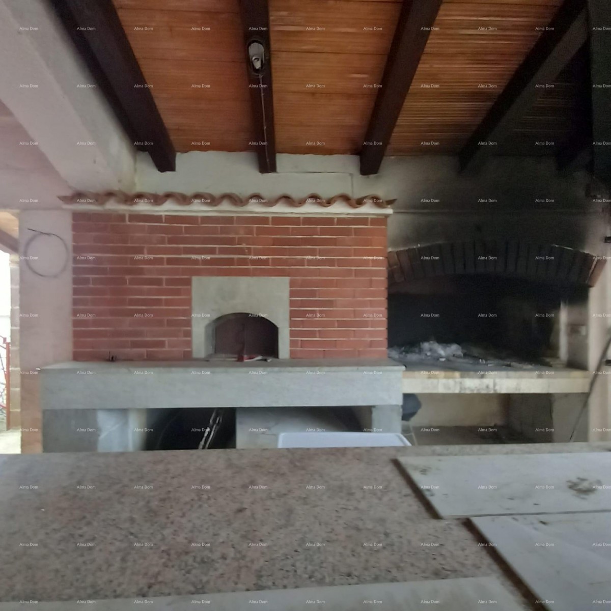 Prodamo hišo 3 km od Poreča. 2