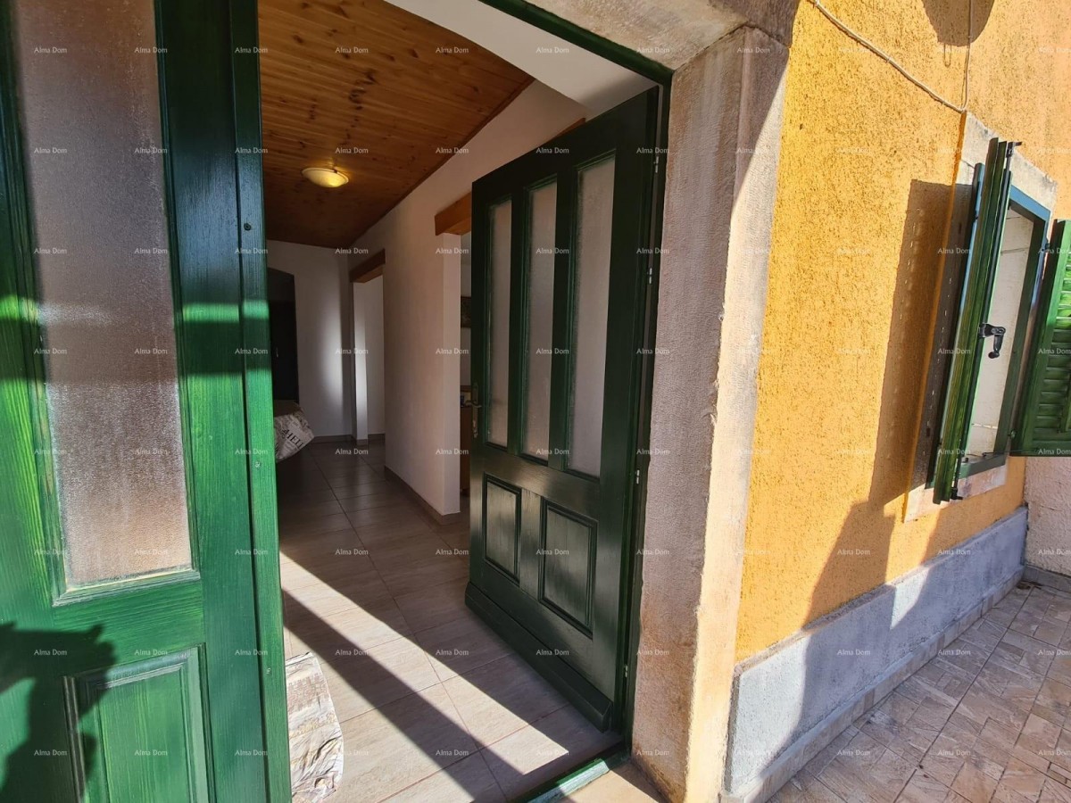 Prodaja - Prelijepa, renovirana istarska kuća u centru, Marčana! 1