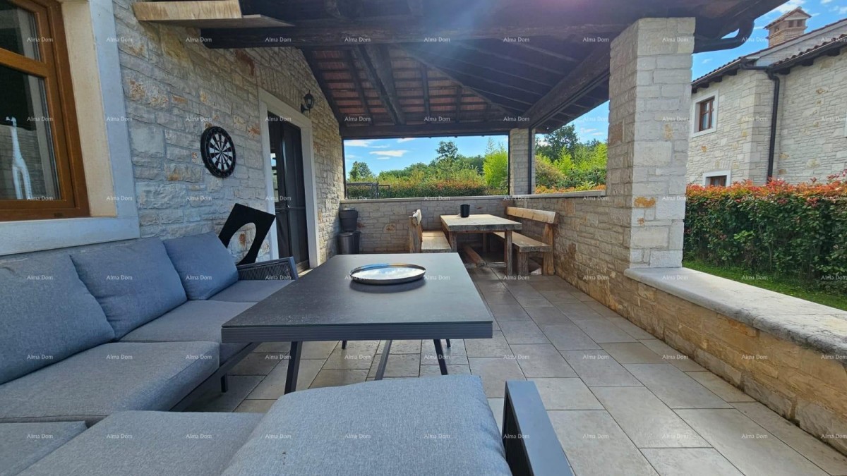 Prostrana hiša s bazenom v Svetem Lovreču - popoln dom za družino 8