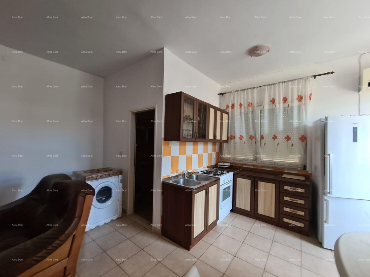 Prodaja, Ližnjan , kuća u nizu sa tri apartmana. 24