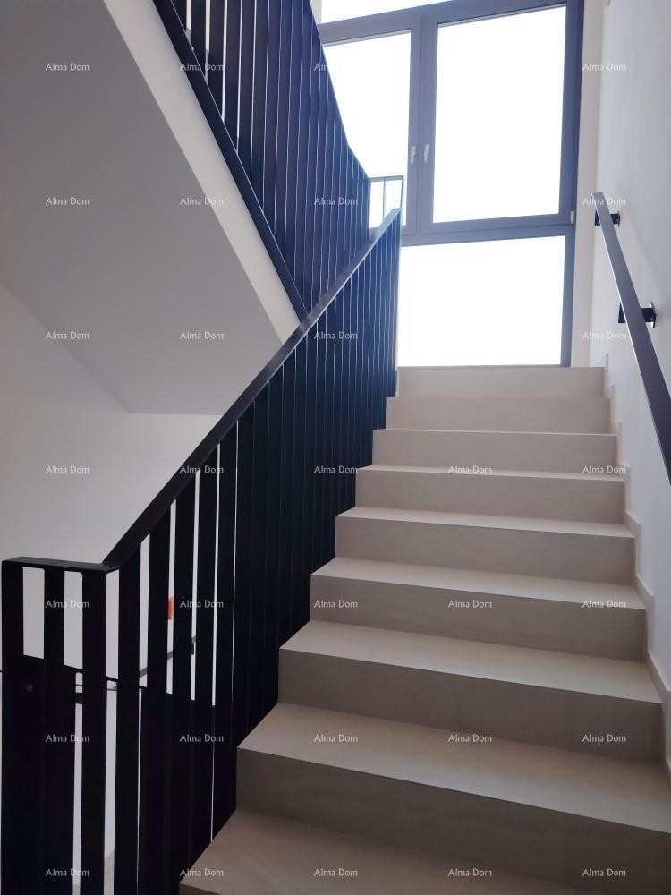 Vrhunski trosoban stan s pogledom na more, opremljen 32