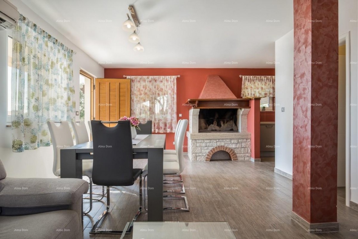 Fažana, detached house on a large plot of 1844 m2. View of the entire Fažana. 8