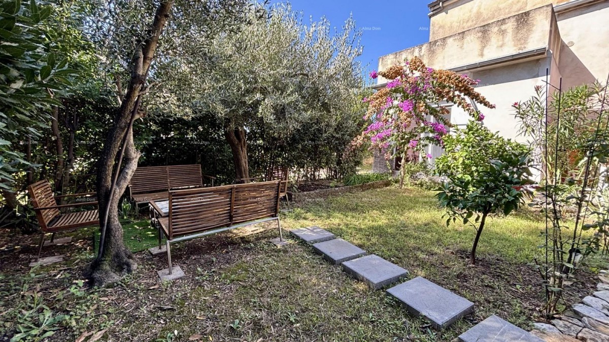PULA, center – sale / apartment 55 m² with garden and parking space 1