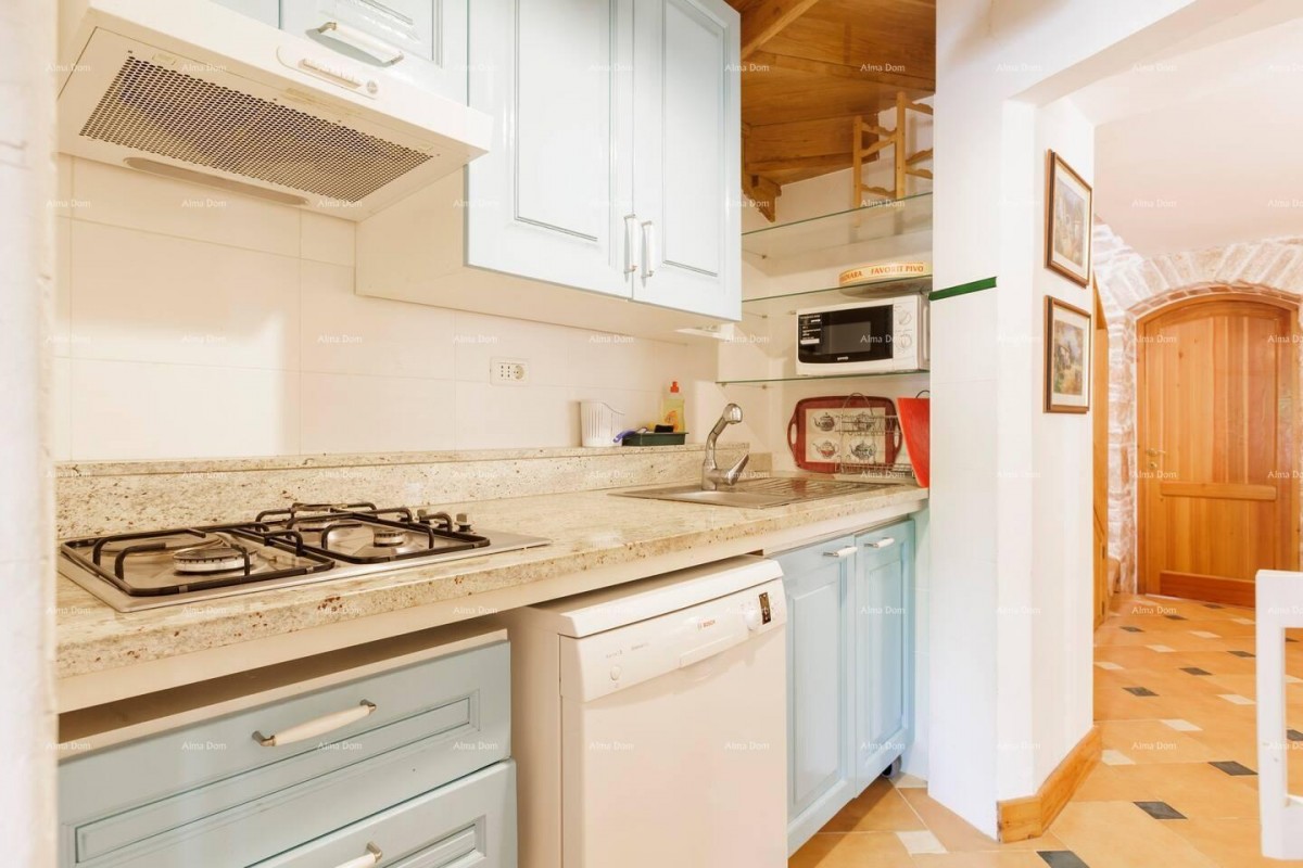 Marčana,  два каменных дома с бассейном. 17