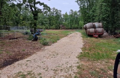 Prodaje se građevinsko zemljište od 1236 m², s građevinskom dozvolom i projektom, Brtonigla