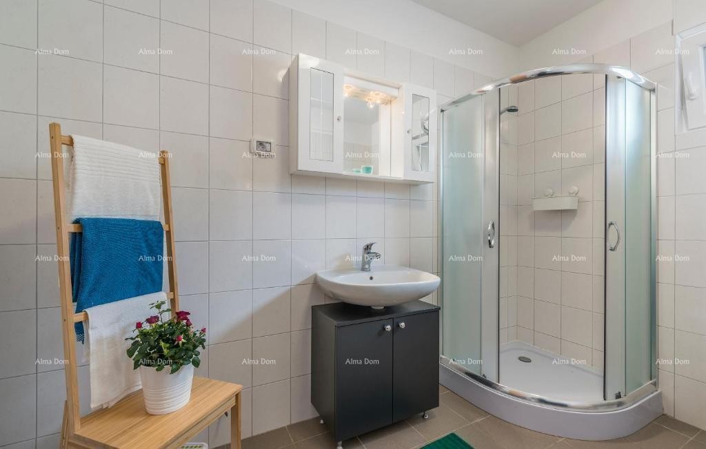 Počitniška hiša z bazenom in velikim vrtom 20