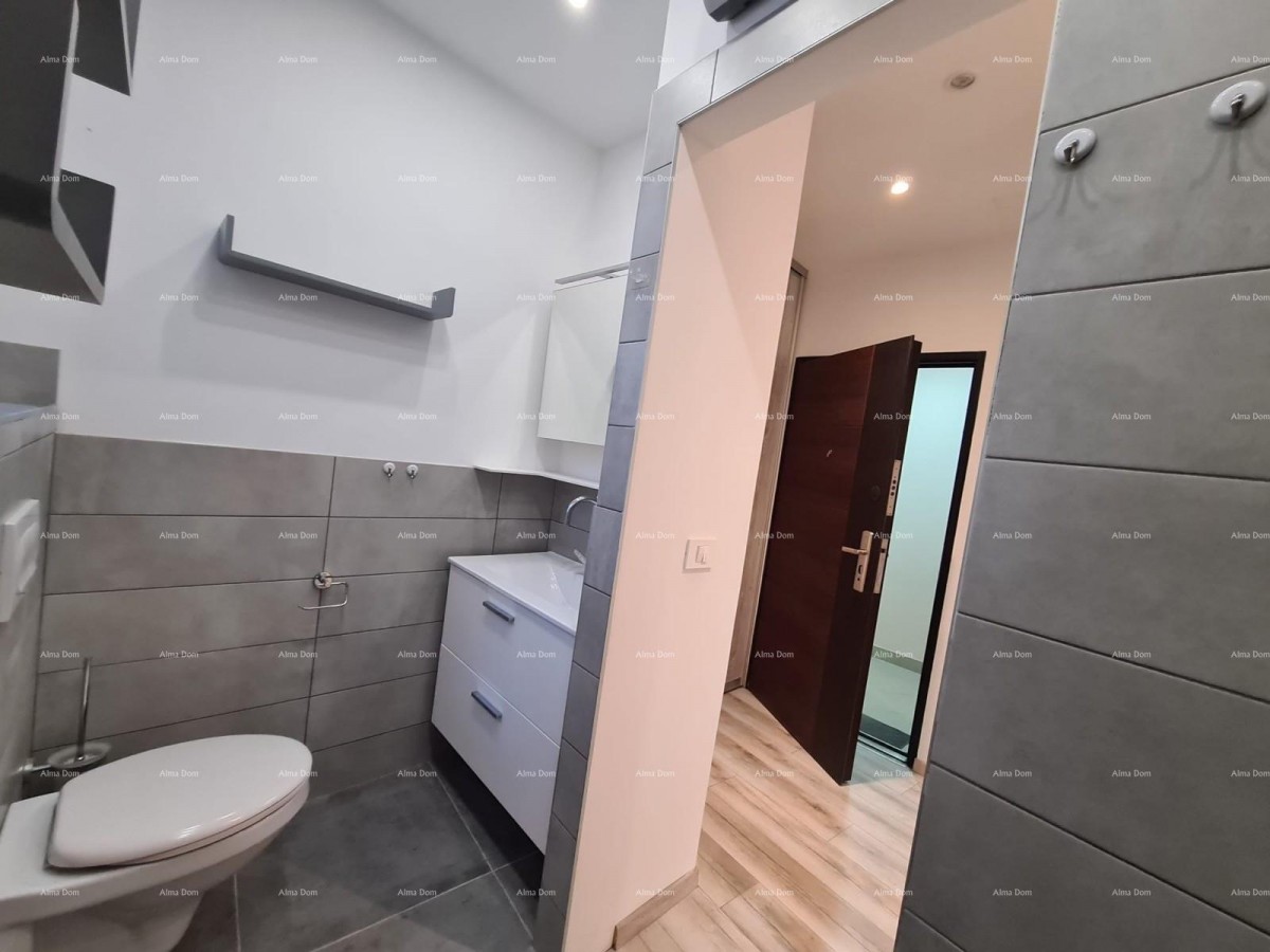 Pula – renoviran dvosobni stan u centru, 72,83 m². Stan se nalazi na glavnoj  tržnici. 15