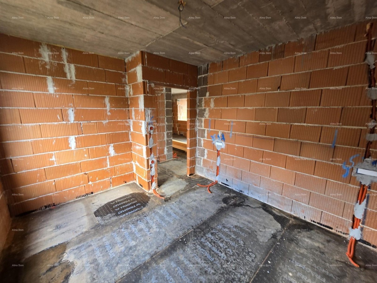 Na prodaju hiša v gradnji – Muntić. 18