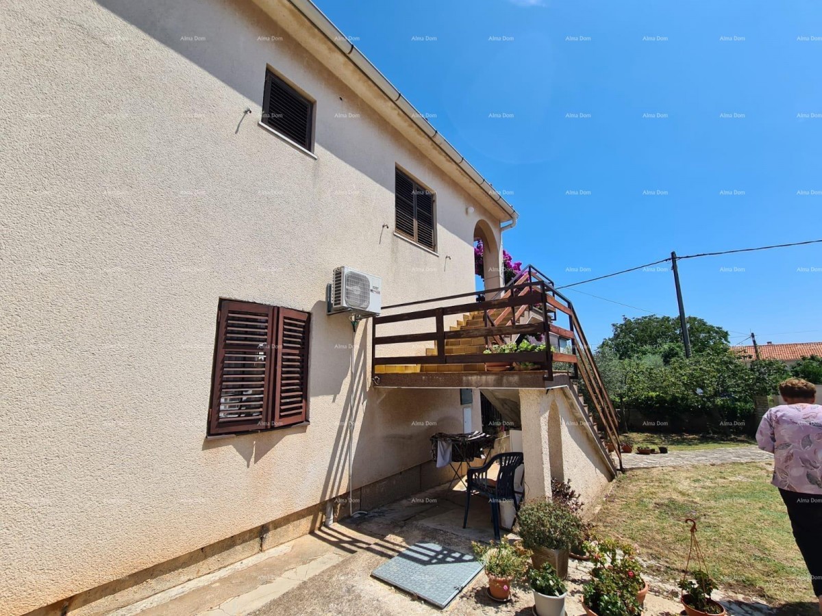 Sale of a house with two residential units, an auxiliary building, and a garage, Ližnjan! 11