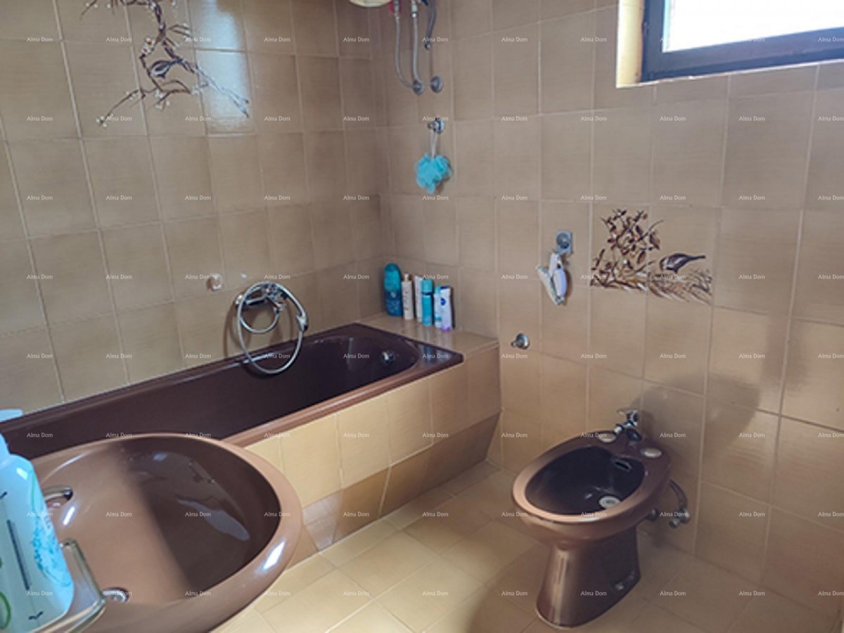 PULA – Škatari, family detached house with a large yard 14