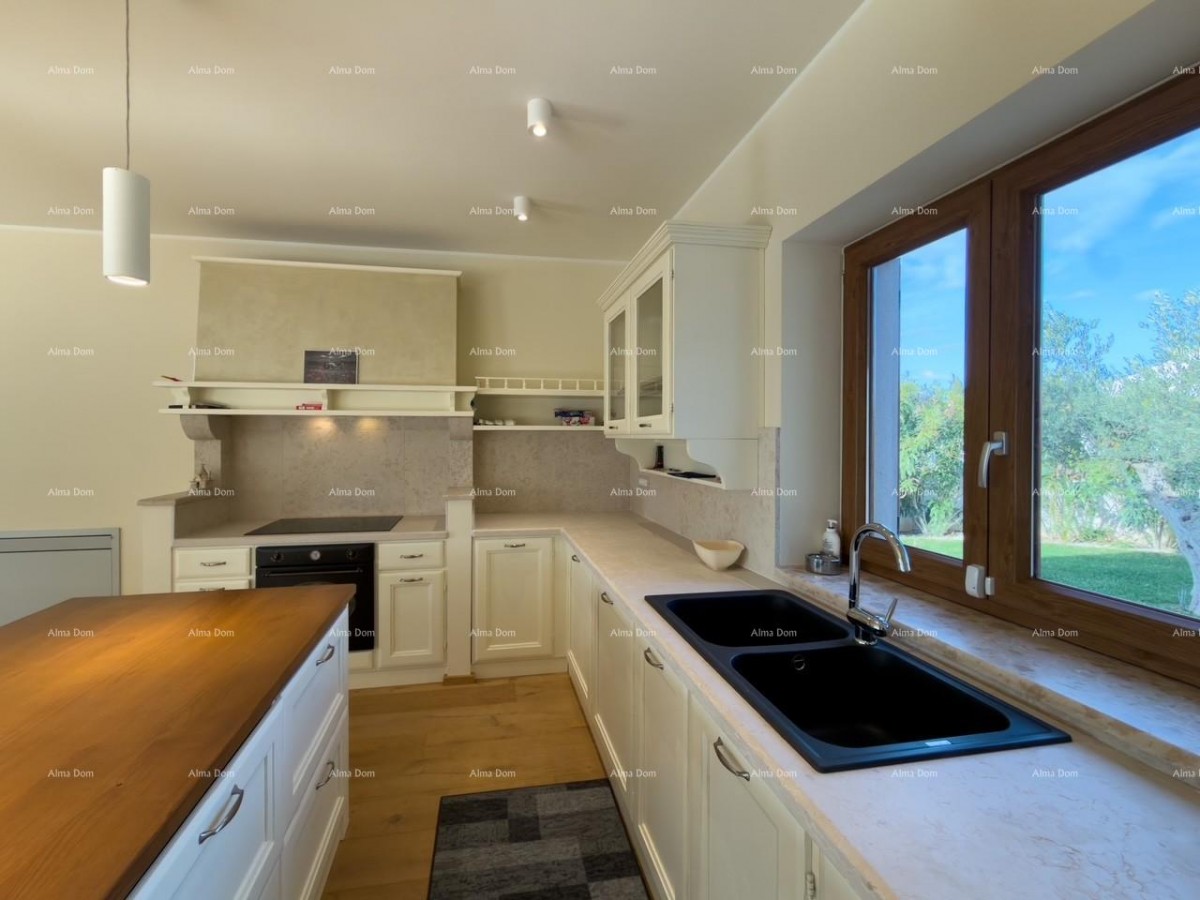 Vendiamo una villa con vista sui Brioni! 14