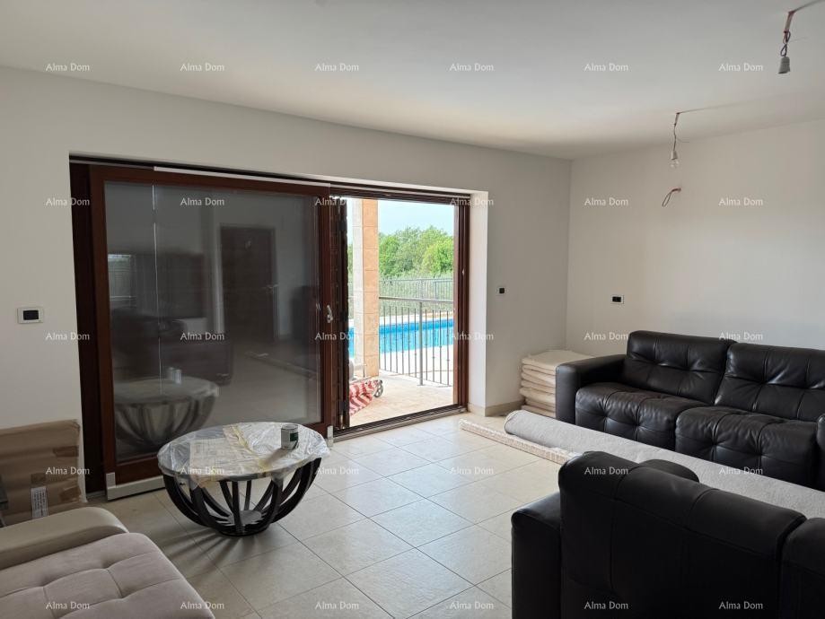 Stunning two-story apartment with a pool and terrace in Buje 3