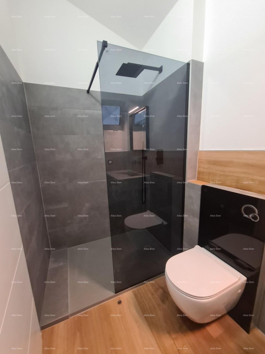 Istra. Pula. Veli vrh. 15