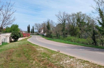 Prodaje se građevinski teren  u Krnici ravan lijepi teren , građevinsko 1097 M2.