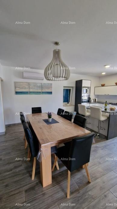 Sveti Lovreč, Čudovita kamnita vila z veliko parcelo 7