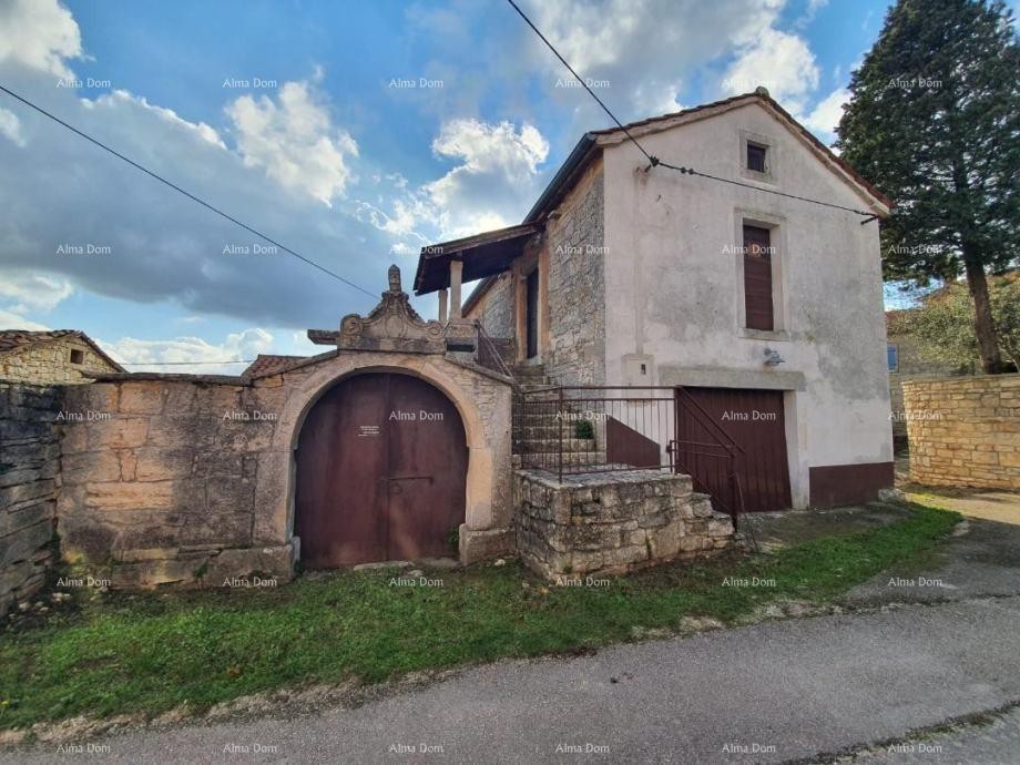 For sale: two old stone houses near the town of Poreč. 1