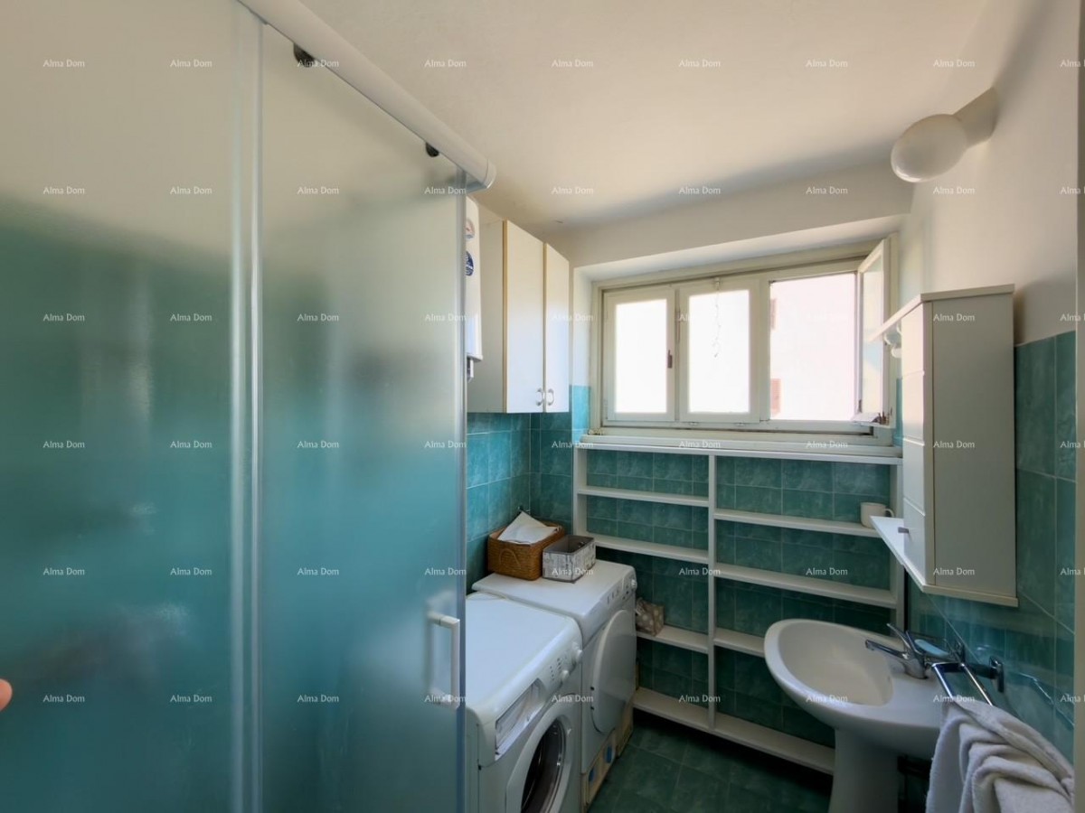 We are selling an apartment in an excellent location in Pula! 10