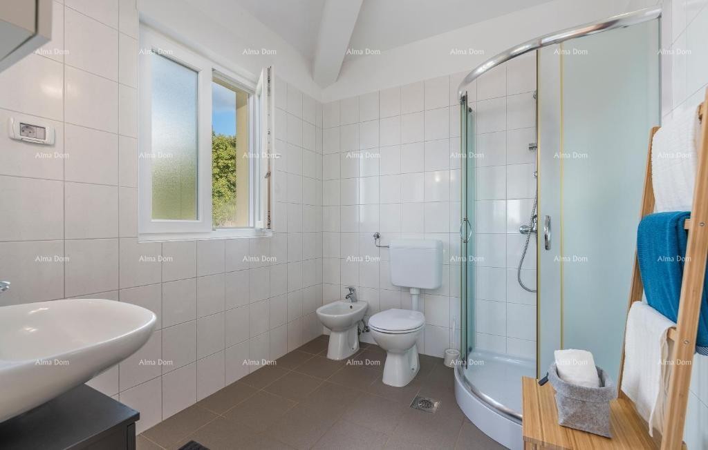 Počitniška hiša z bazenom in velikim vrtom 21