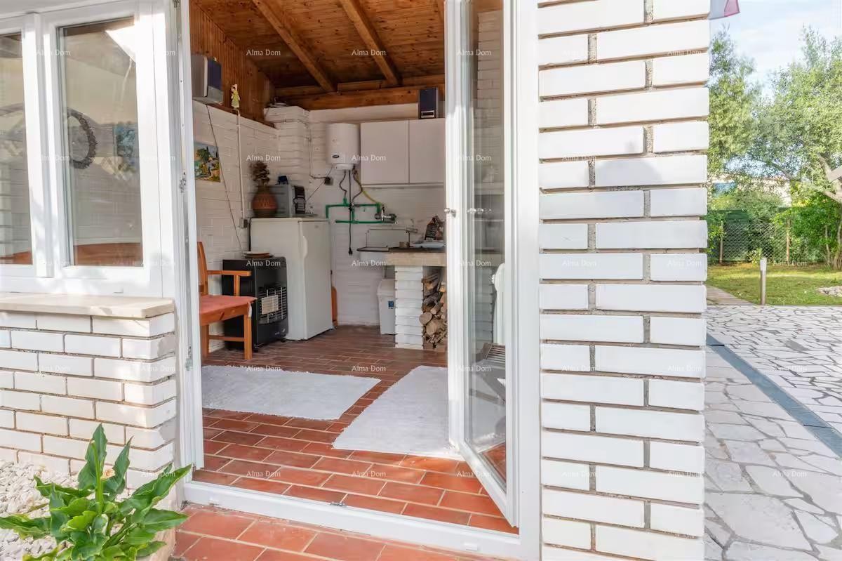 Отличная возможность! Продажа - привлекательный дом с бассейном и ухоженным участком, Банйоле! 28