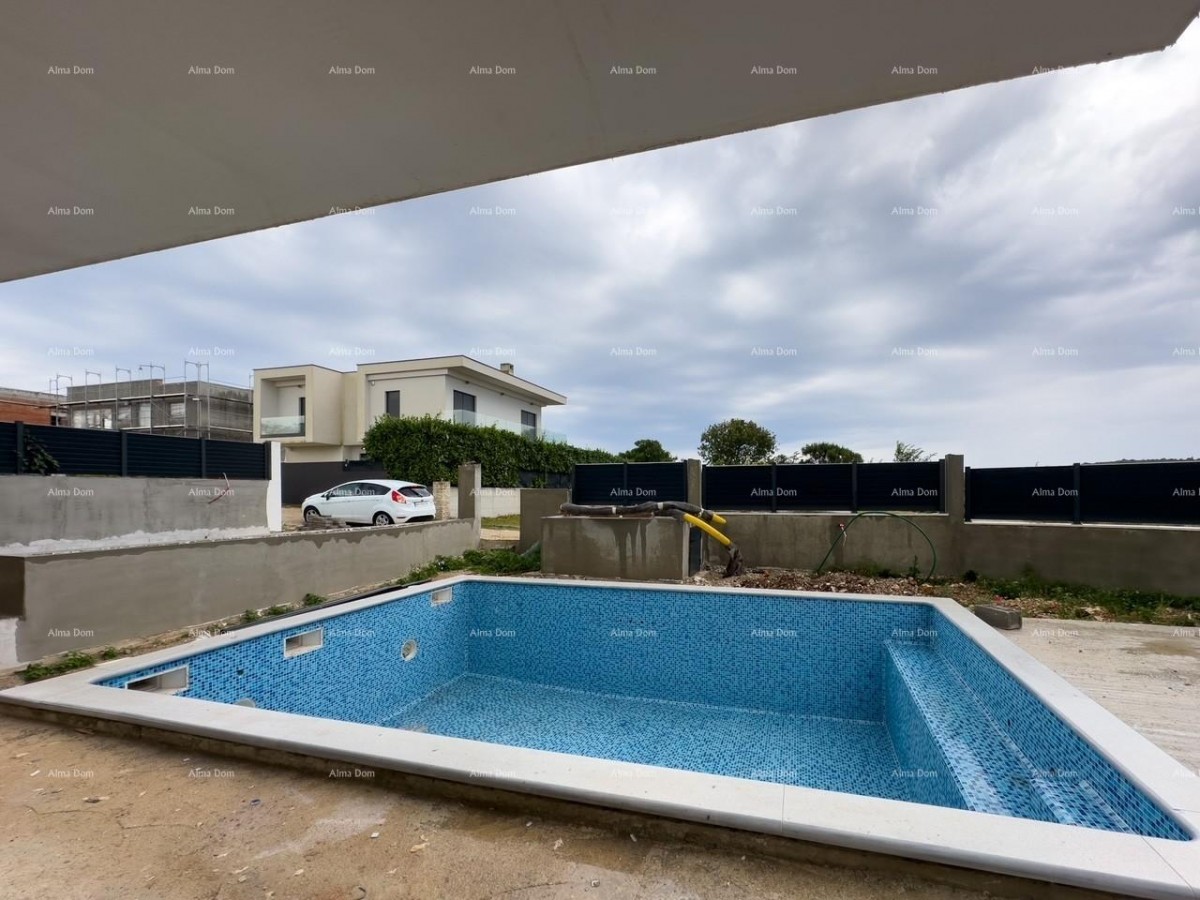 Prodamo hišo na odlični lokaciji. Blizu marine. 31