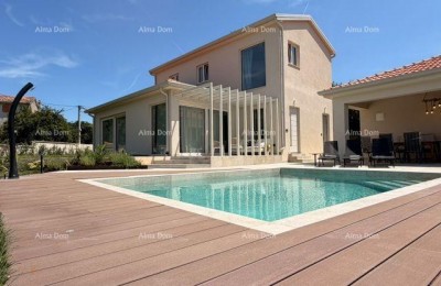 MODERNA VILA S BAZENOM – 5 KM OD MORJA, TAR
