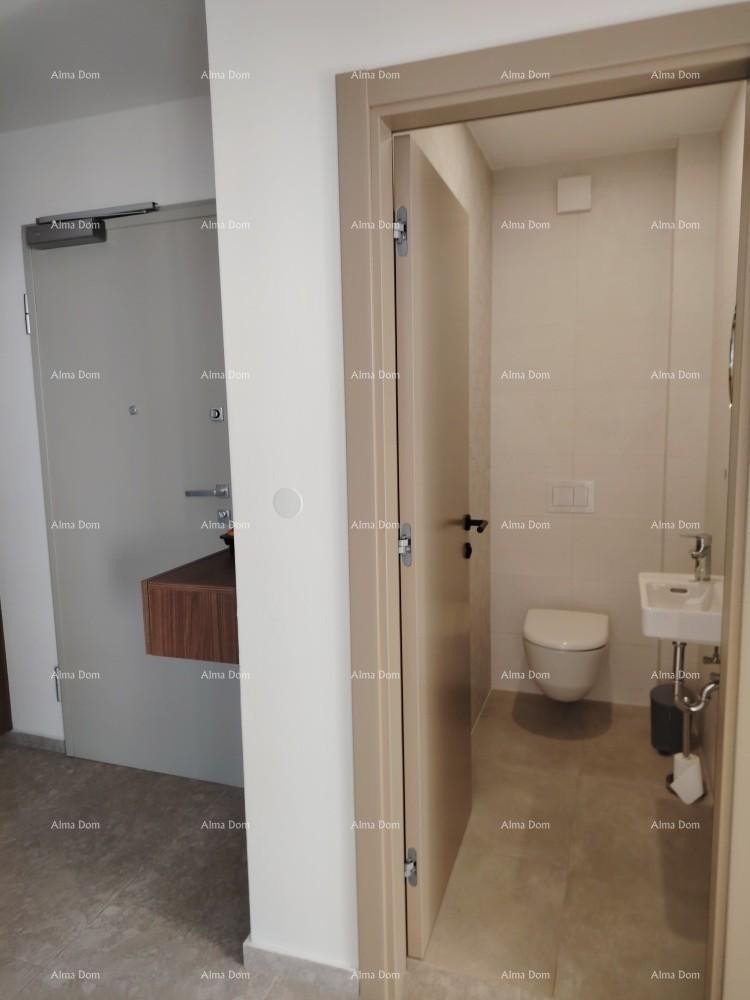 Eccellente appartamento trilocale con giardino e piscina, arredato 8