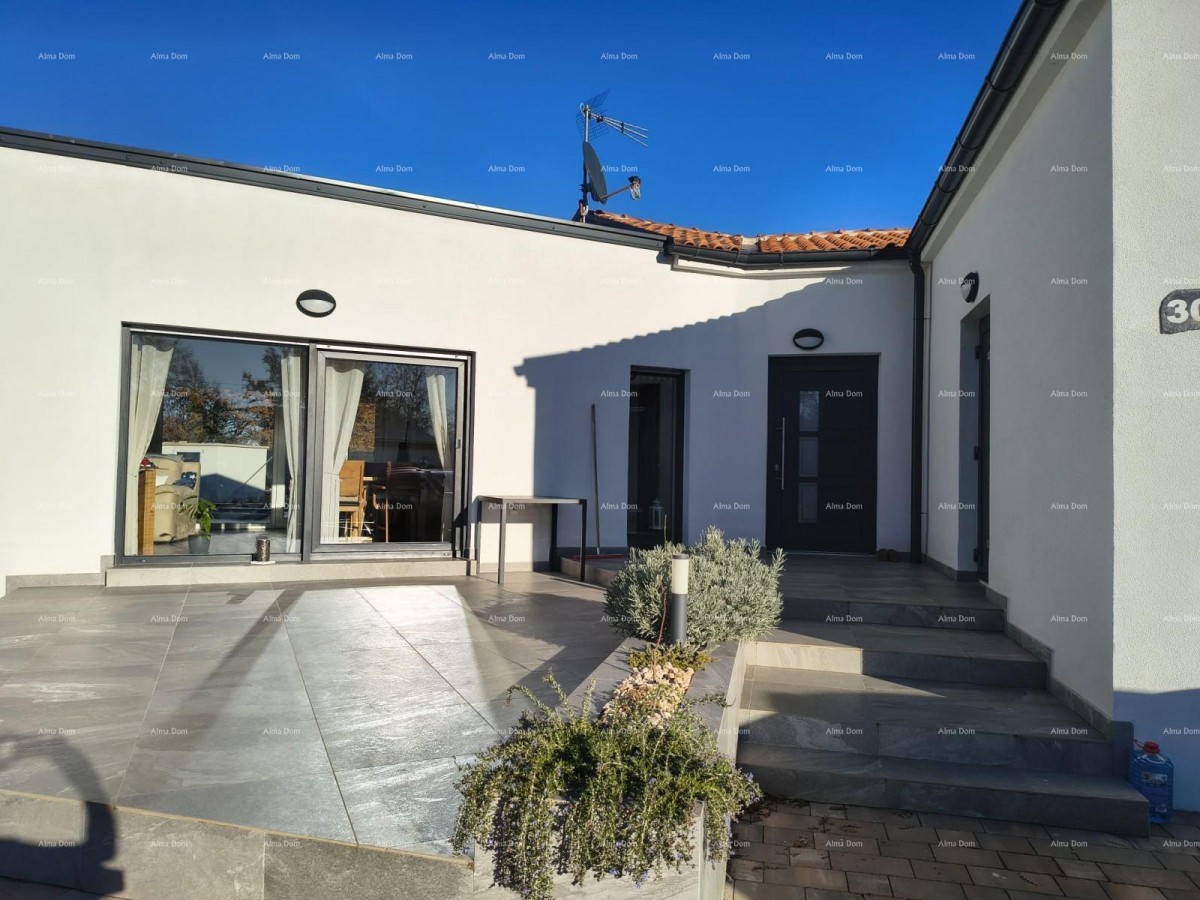 Самостоятельный одноэтажный дом с бассейном! 1