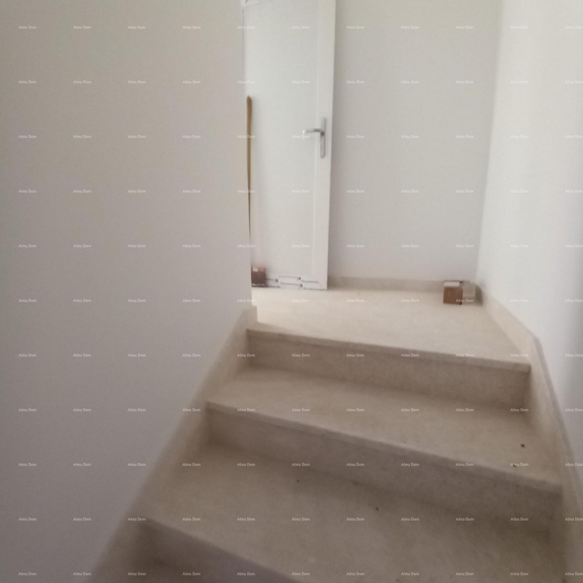 Stan u novogradnji sa garažnim mjestom. Medulin 6