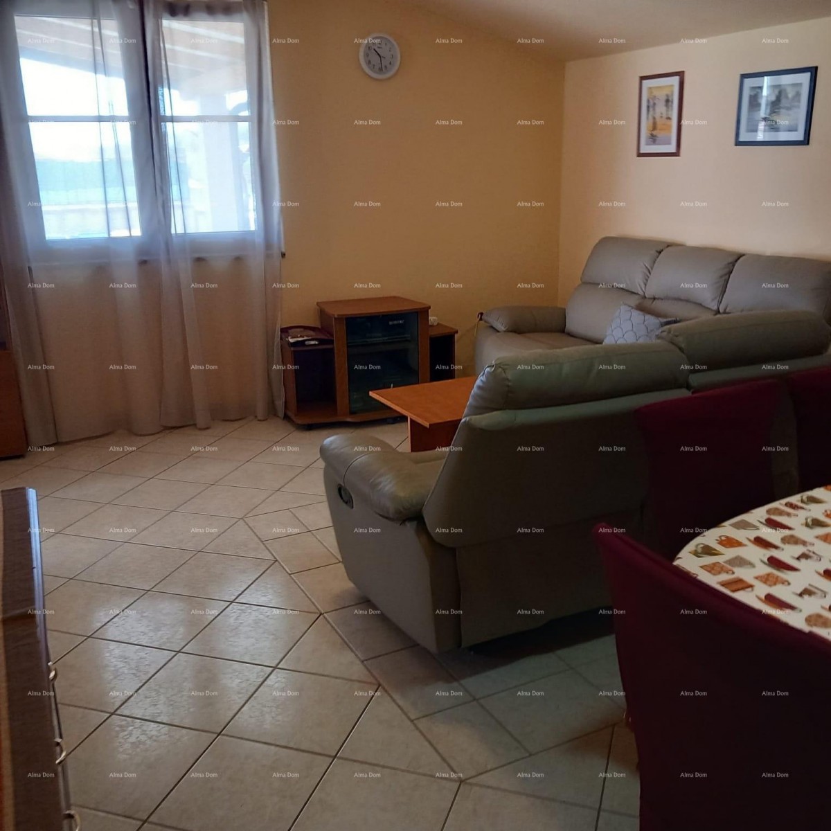 Prodaja kuće s dvorištem i parkirnim mjestima, Pula! 8