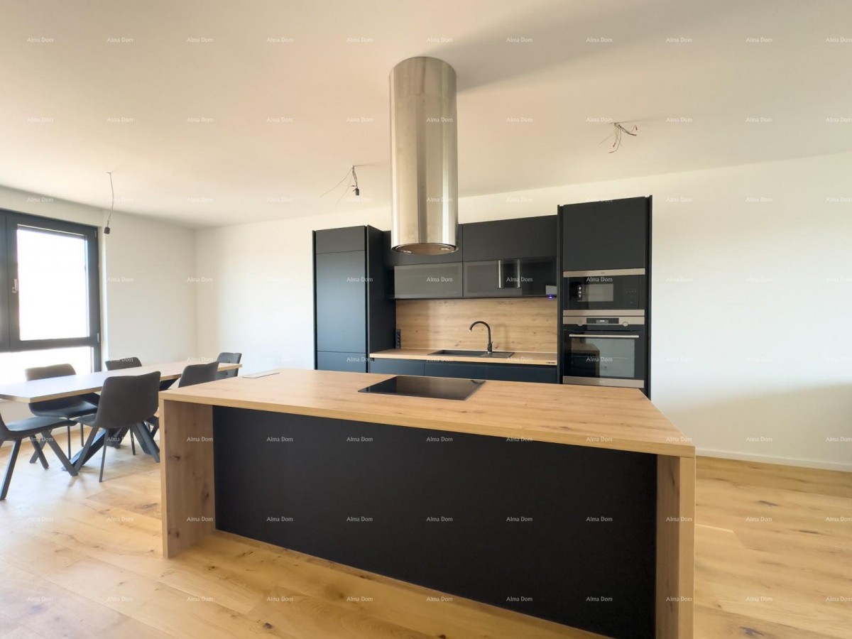 Просторная квартира в Пуле с тремя спальнями и современными удобствами рядом с центром города 3