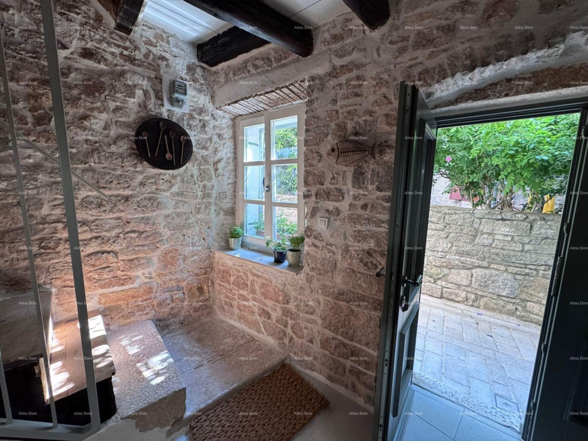 Bale – completely renovated stone house in the center, 116 m² 4