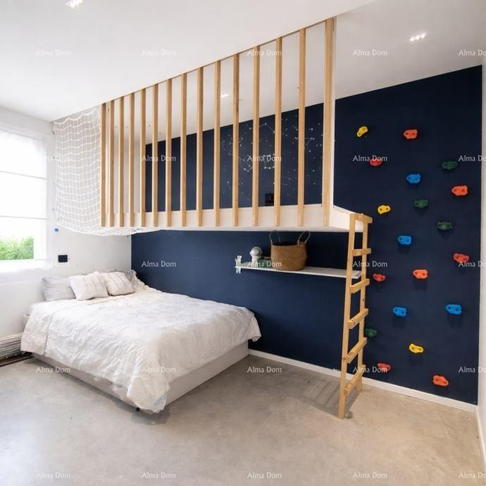 For sale: single-story house in a quiet part of Labin. 9