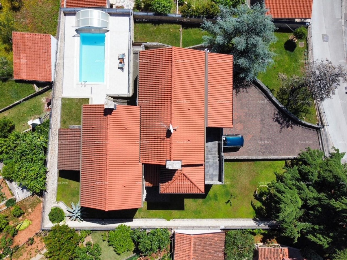 Beautiful house with a pool in Pula, ideal for a family or investment. 3