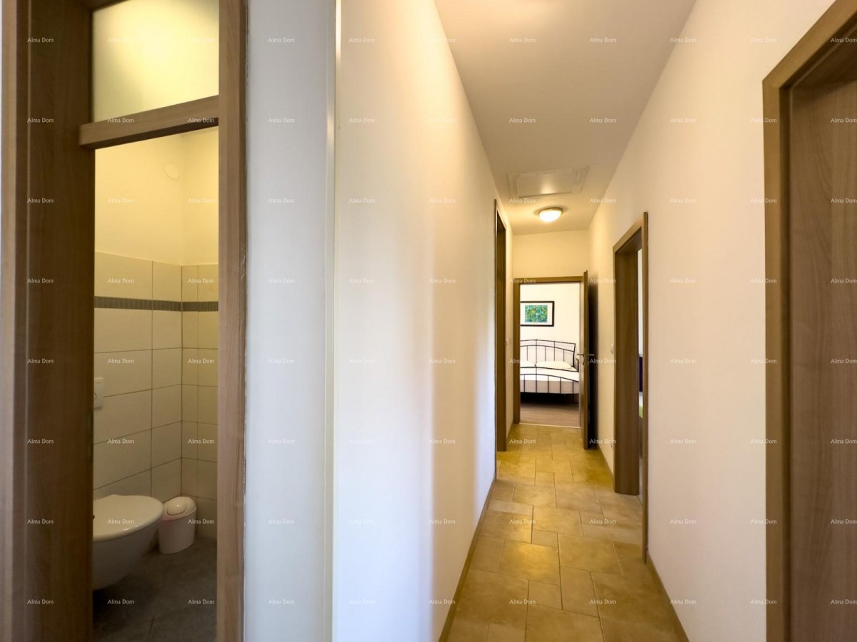 Beautiful house with a pool in Pula, ideal for a family or investment. 31