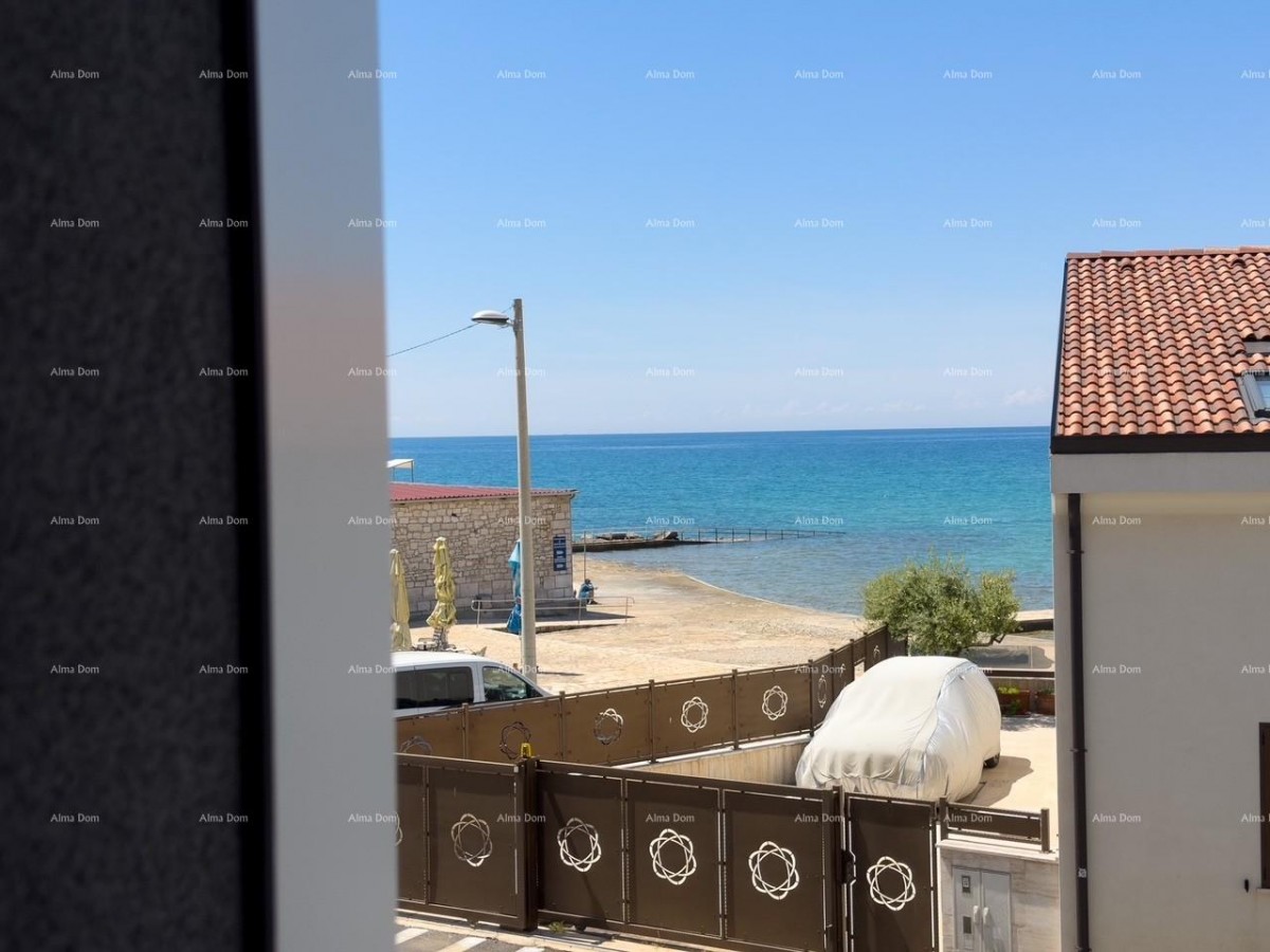 Vendita di appartamenti in edificio residenziale e commerciale con vista mare, centro di Umago! S3 8