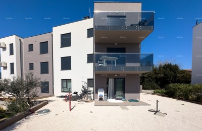 New apartment with a large garden in Medulin!