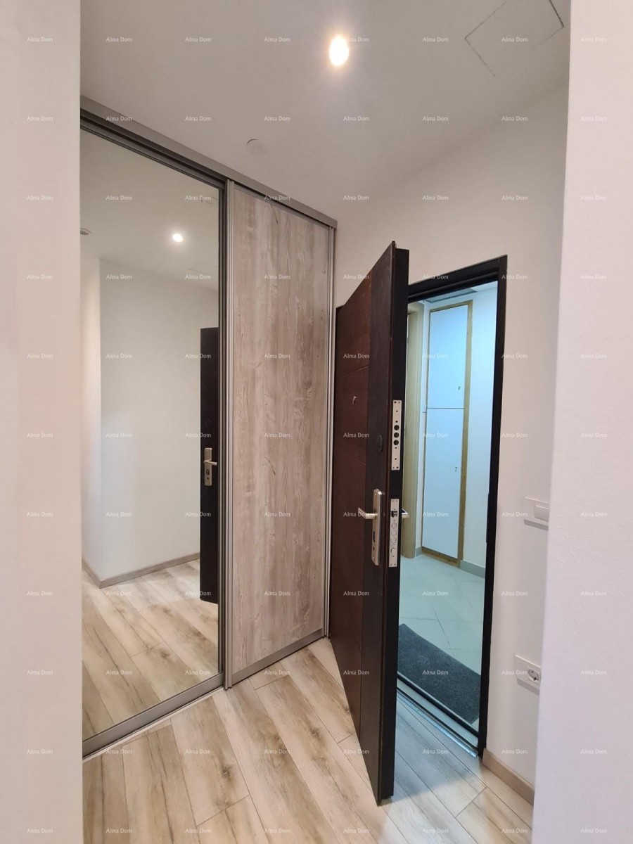 Pula – renoviran dvosobni stan u centru, 72,83 m². Stan se nalazi na glavnoj  tržnici. 14