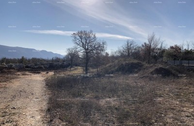 Veliko građevinsko zemljište sa projektom za izgradnju 2 kuće