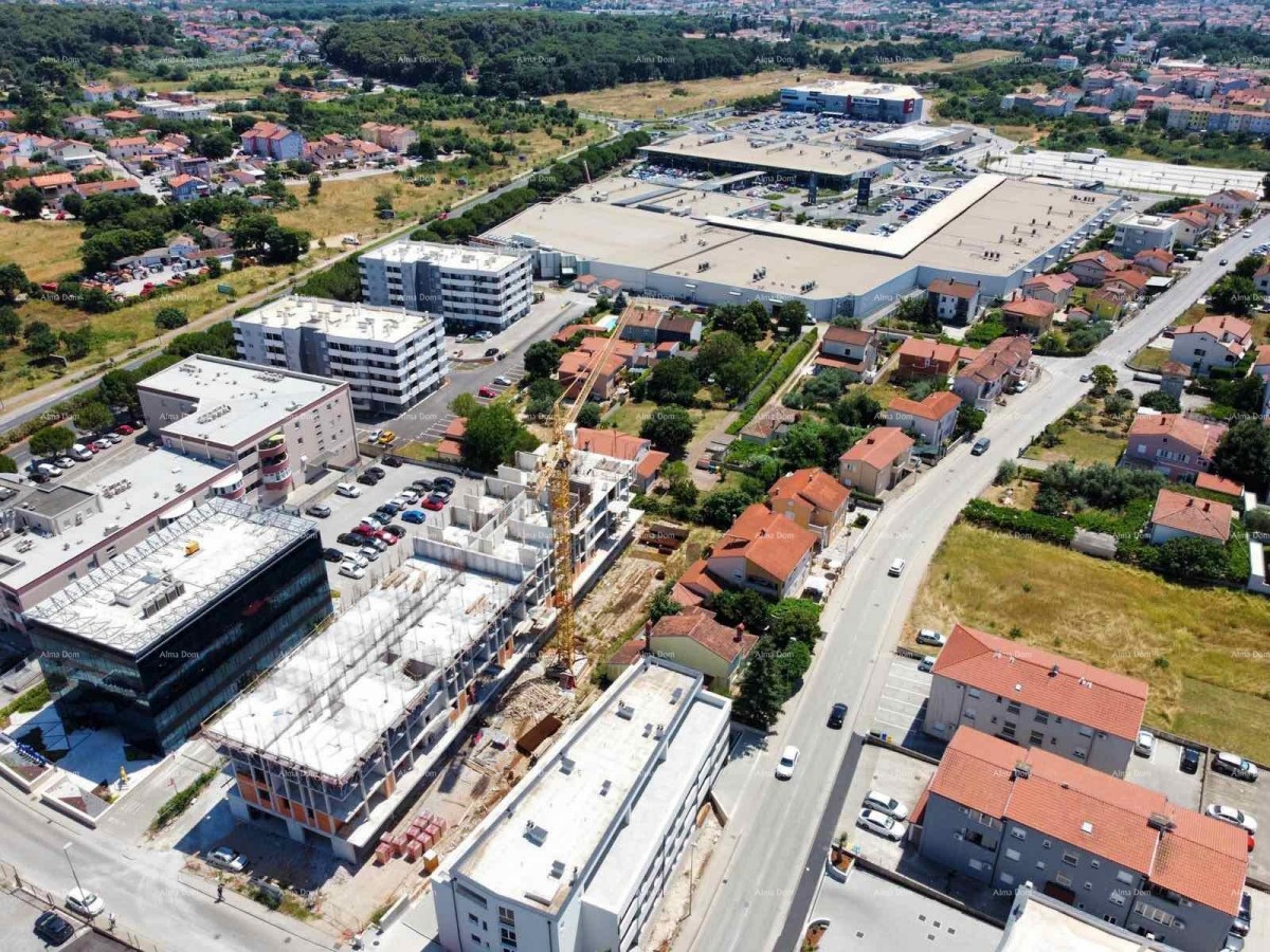 Pula! Edificio residenziale moderno con ascensore, vicino al centro. S43 12