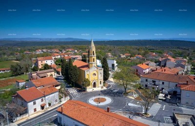 VALTURA – Građevinska parcela s kućom i projektom za novu gradnju!