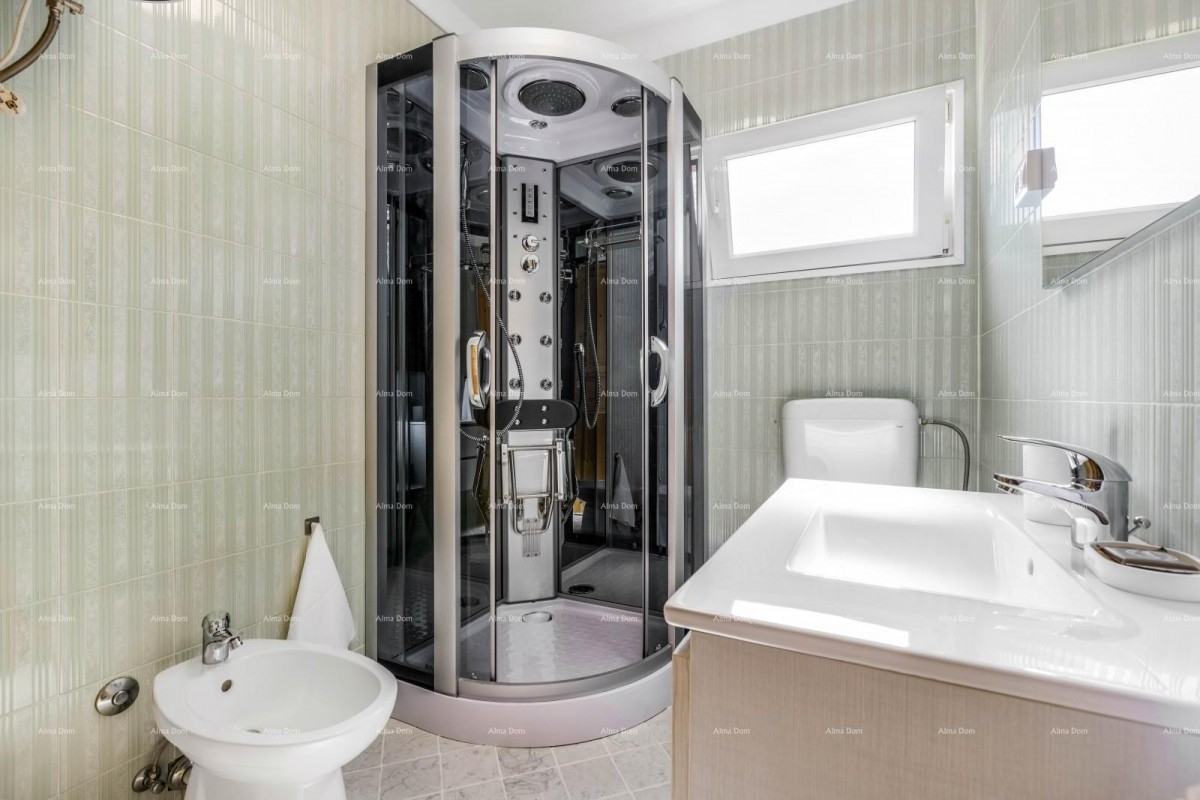 Prodamo dve povezani hiši v Pomeru 32