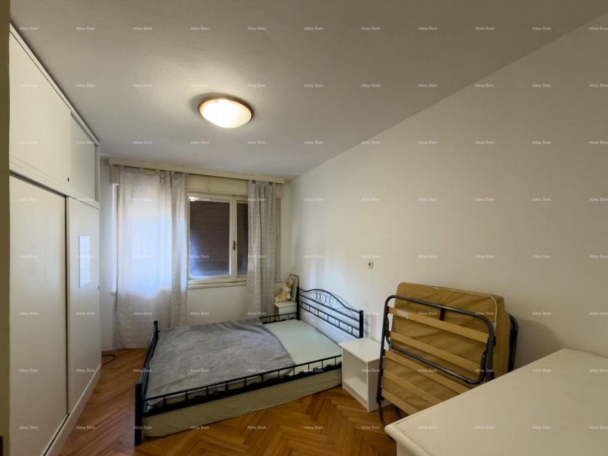 We are selling an apartment in an excellent location in Pula! 5