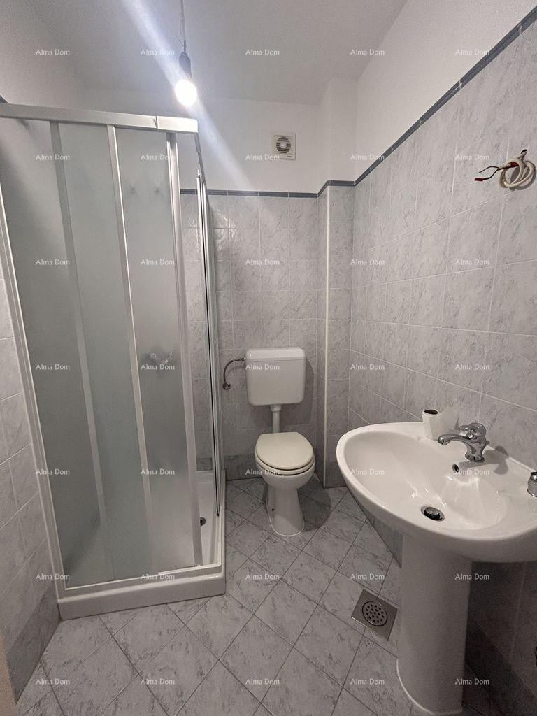 Novigrad – prostran četverosoban stan, 76 m², 200 m od mora i plaže Karpinjan 9