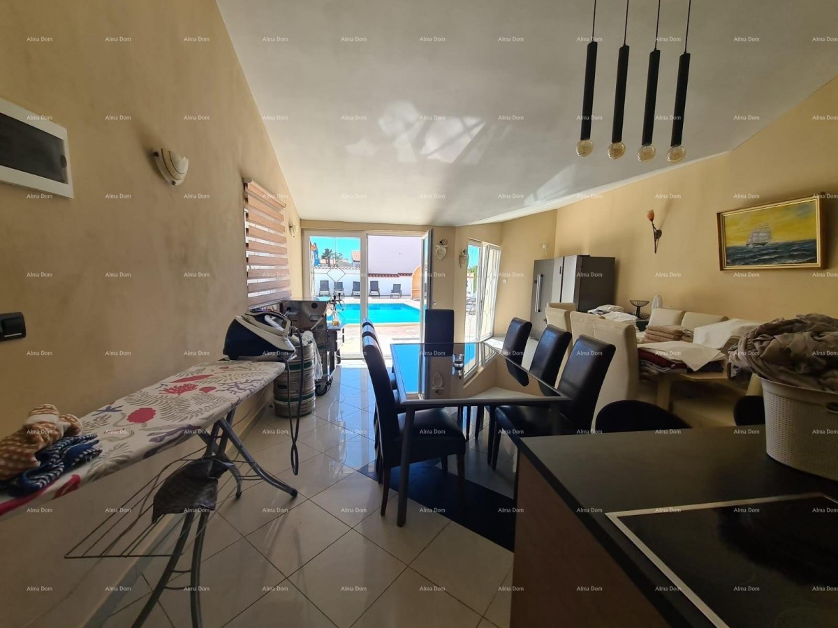 Na prodaju hiša s bazenom – Valtura 50