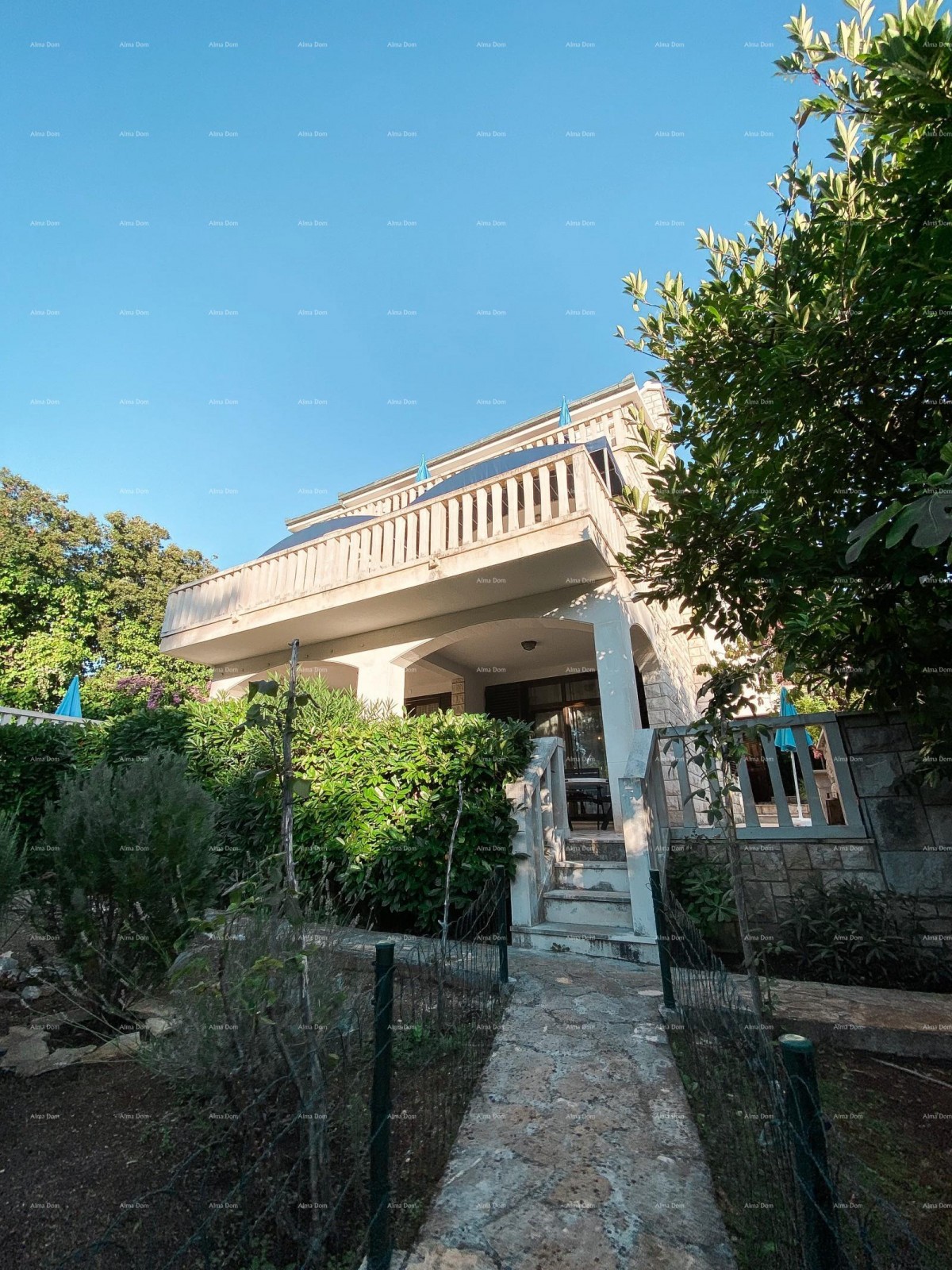 Lepa vila za prodajo na eni izmed najboljših lokacij v Supetru, otok Brač! 2