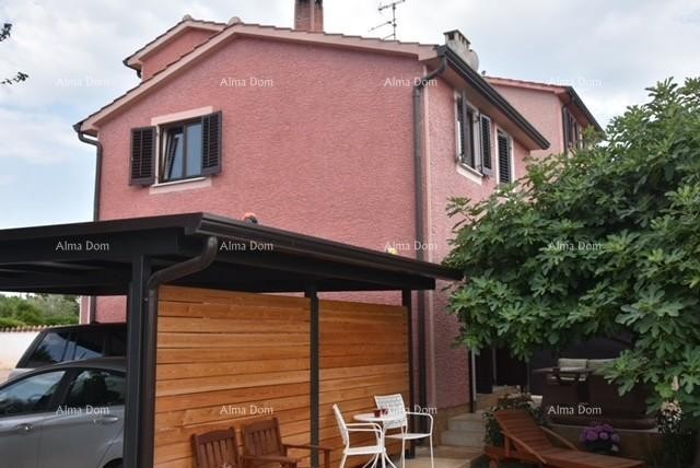 Vendita di una bella casa a duplice famiglia con garage, nei dintorni di Poreč! 2